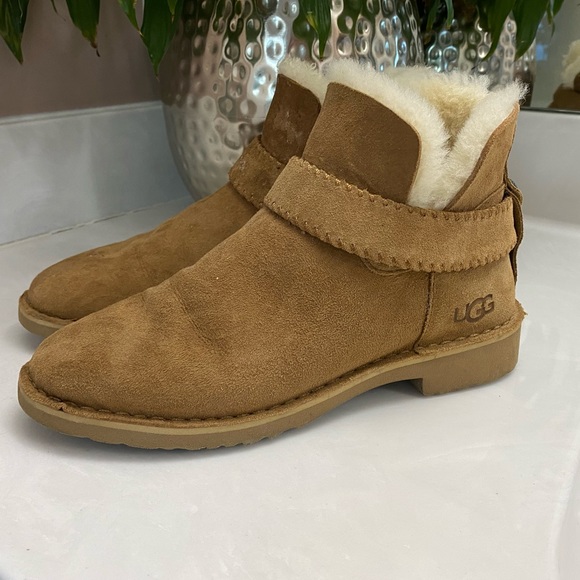UGG Shoes - Ugg McKay Boot - Chestnut - Sz 7.5